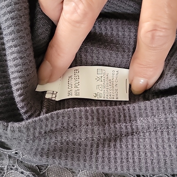 Top Small - Picture 4 of 5